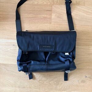 Want Le Essentials Messenger Bag!